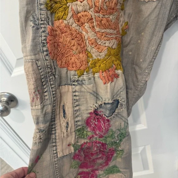 Magnolia Pearl Valentine Crop Denims - Picture 5 of 12